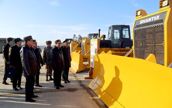 Министр обороны Азербайджана Закир Гасанов принял участие в открытии новых военных объектов - Sputnik Азербайджан