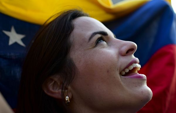Протестующие против правительства президента Венесуэлы Николаса Мадуро в Каракасе, Венесуэла - Sputnik Азербайджан