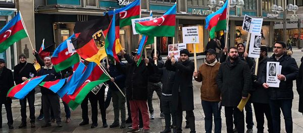 В Германии прошла акция под девизом Азербайджан хочет мира и справедливости - Sputnik Азербайджан