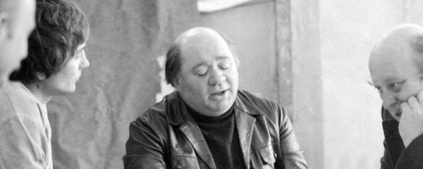 Актер Евгений Леонов (в центре) на репетиции пьесы польского драматурга В. Мысливского Вор в Московском театре им. Ленинского комсомола. - Sputnik Азербайджан