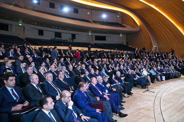 Баку поддерживает регионы: в развитие районов вложены миллиардные инвестиции - Sputnik Азербайджан