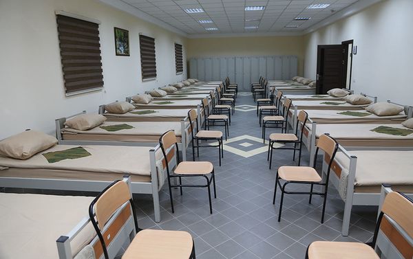 Сданы в эксплуатацию новые жилищные комплексы в воинских частях ВВС дислоцированных в прифронтовой зон - Sputnik Азербайджан