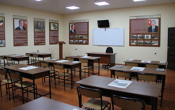 Сданы в эксплуатацию новые жилищные комплексы в воинских частях ВВС дислоцированных в прифронтовой зон - Sputnik Азербайджан