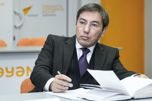 Политолог Ильгар Велизаде - Sputnik Азербайджан