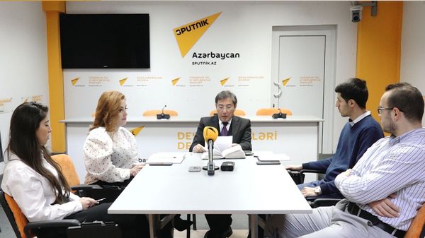 Куда приводит дорожная карта родителей: молодежь страдает от тотальной опеки - Sputnik Азербайджан