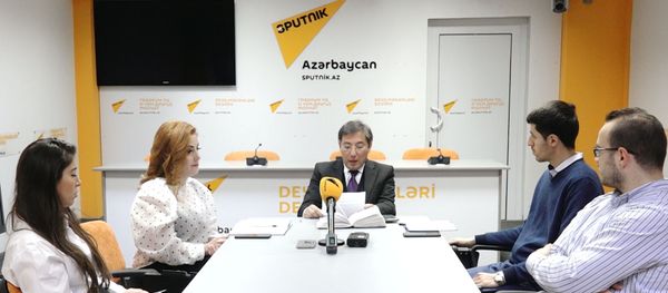 Кто его родители и какое у него имущество - о мировоззрении в молодых семьях - Sputnik Азербайджан