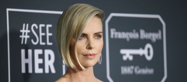 Шарлиз Терон на вручении премии Critics Choice Awards - Sputnik Азербайджан