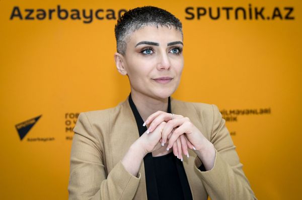 Двойник робота Софии: я ушла с азербайджанского телеканала не из-за зарплаты - Sputnik Азербайджан