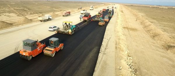 Строительство новой автомобильной дороги по направлению к государственной границе с Россией продолжается - Sputnik Азербайджан