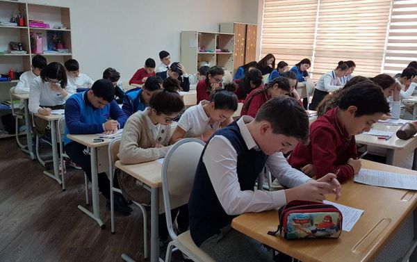 XI Олимпиада по русскому языку и литературе в лицее «Эврика» города Баку - Sputnik Азербайджан
