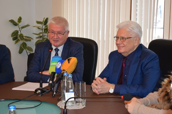 Азербайджанские журналисты представили книгу о российско-азербайджанских отношениях - Sputnik Азербайджан