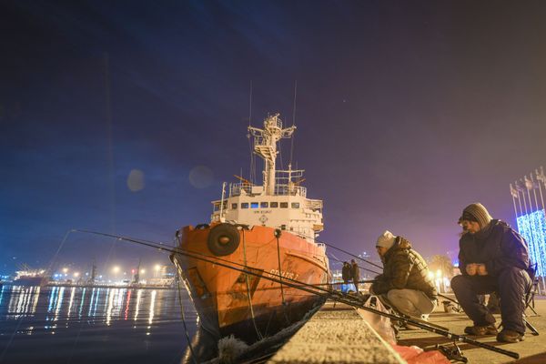 Рыбаки на батумском бульваре - Sputnik Азербайджан