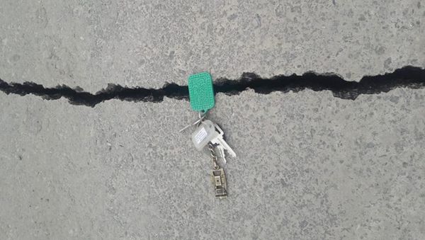 После землетрясения на автодорогах зарегистрированы трещины и оползни - Sputnik Азербайджан