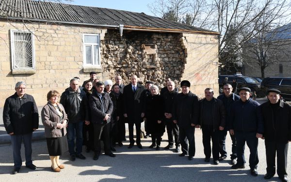 Президент Азербайджана Ильхам Алиев прибыл в Шамаху, где накануне произошло землетрясение - Sputnik Азербайджан