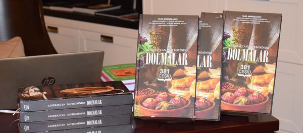 Презентация книги Таира Амирасланова под названием Долма в азербайджанской кухне. 381 вид - Sputnik Азербайджан