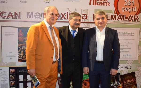 Презентация книги Таира Амирасланова под названием Долма в азербайджанской кухне. 381 вид - Sputnik Азербайджан