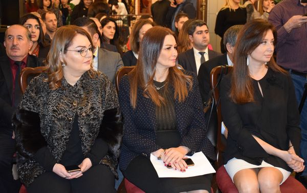 Презентация книги Таира Амирасланова под названием Долма в азербайджанской кухне. 381 вид - Sputnik Азербайджан