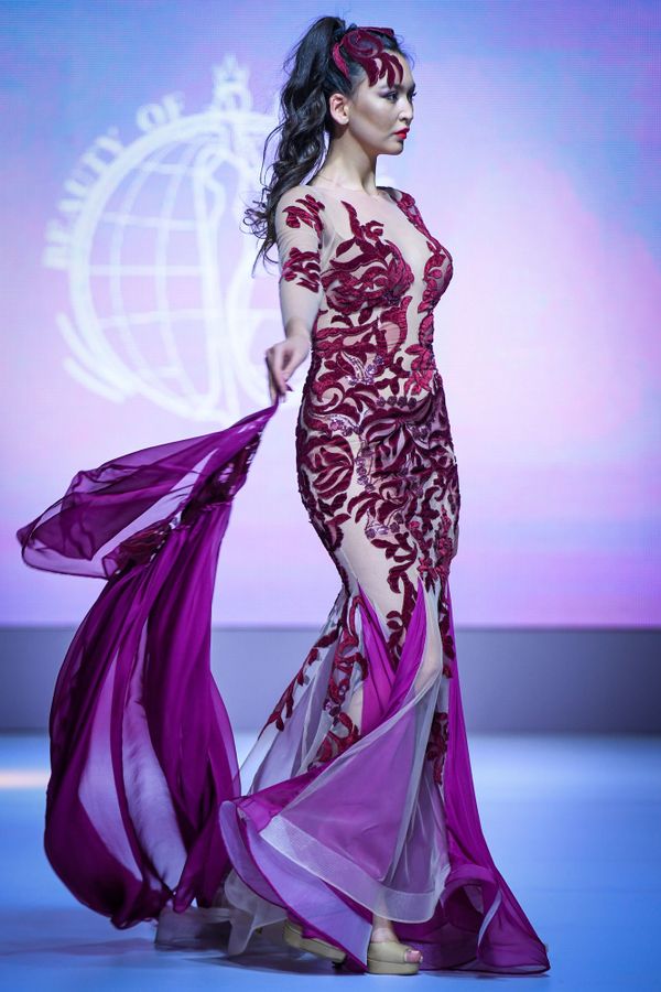 Чемпионат мира по свадебной прическе и макияжу и международный конкурс Dress of the World в Баку Чемпионат мира по свадебной прическе и макияжу и международный конкурс Dress of the World в Баку - Sputnik Азербайджан