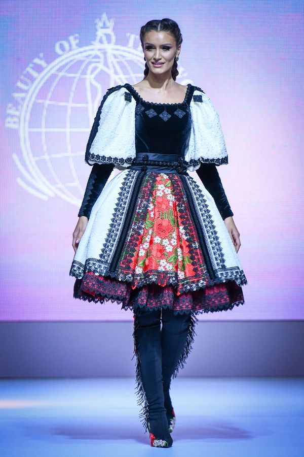 Чемпионат мира по свадебной прическе и макияжу и международный конкурс Dress of the World в Баку Чемпионат мира по свадебной прическе и макияжу и международный конкурс Dress of the World в Баку - Sputnik Азербайджан