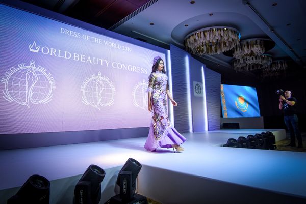 Чемпионат мира по свадебной прическе и макияжу и международный конкурс Dress of the World в Баку Чемпионат мира по свадебной прическе и макияжу и международный конкурс Dress of the World в Баку - Sputnik Азербайджан