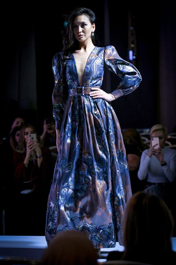 Дефиле конкурса Dress of the World (Платье мира), женственный образ, созданный представителем Израиля Yarden Mainfeld Dizengoff. Дефиле конкурса Dress of the World (Платье мира), женственный образ, созданный представителем Израиля Yarden Mainfeld Dizengoff. - Sputnik Азербайджан