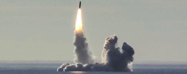 Российская атомная подводная лодка испытывает ракеты из Белого моря - Sputnik Азербайджан