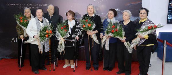 В кинотеатре премиум класса CinemaPlus в Gənclik Mall прошло мероприятие, посвященное 75-летию снятия блокады Ленинграда - Sputnik Азербайджан