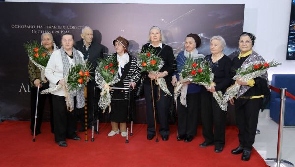 В кинотеатре премиум класса CinemaPlus в Gənclik Mall прошло мероприятие, посвященное 75-летию снятия блокады Ленинграда - Sputnik Азербайджан