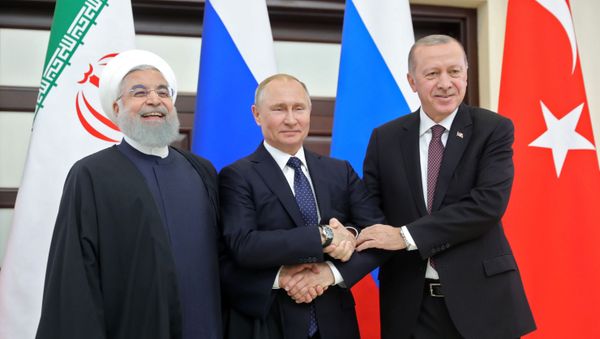 Президент РФ Владимир Путин, президент Турецкой Республики Реджеп Тайип Эрдоган  президент Исламской Республики Иран Хасан Рухани - Sputnik Азербайджан
