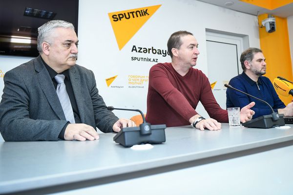 Пресс-конференция на тему Как внедряются информационные технологии в повседневную практику - Sputnik Азербайджан