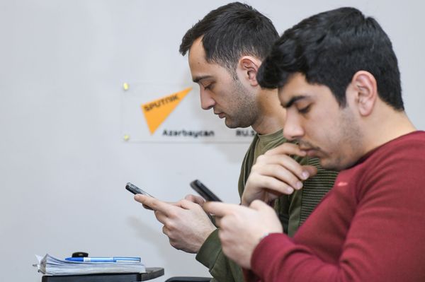 Пресс-конференция на тему Как внедряются информационные технологии в повседневную практику - Sputnik Азербайджан