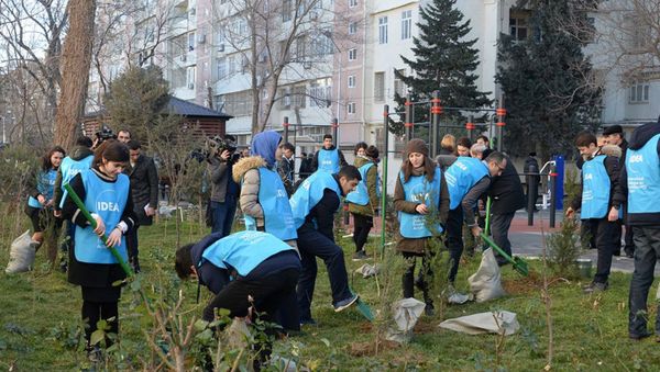 В рамках проекта Наш двор жителям Баку передан очередной благоустроенный двор - Sputnik Азербайджан