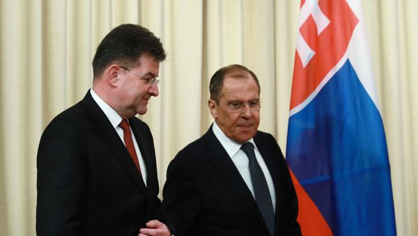 Министр иностранных дел РФ Сергей Лавров (справа) и министр иностранных дел Словакии Мирослав Лайчак во время встречи в Москве Министр иностранных дел РФ Сергей Лавров (справа) и министр иностранных дел Словакии Мирослав Лайчак во время встречи в Москве - Sputnik Азербайджан