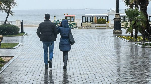 Мокрый снег в Баку - Sputnik Азербайджан
