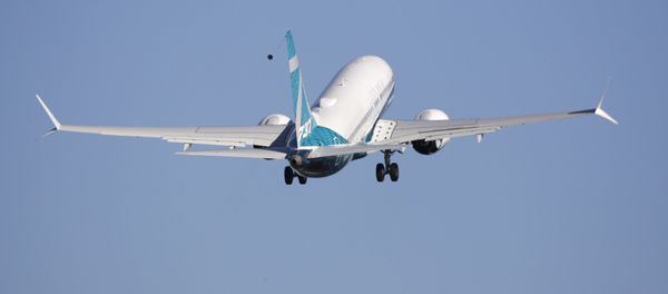Боинг 737 MAX взлетает на свой первый рейс Боинг 737 MAX взлетает на свой первый рейс - Sputnik Азербайджан
