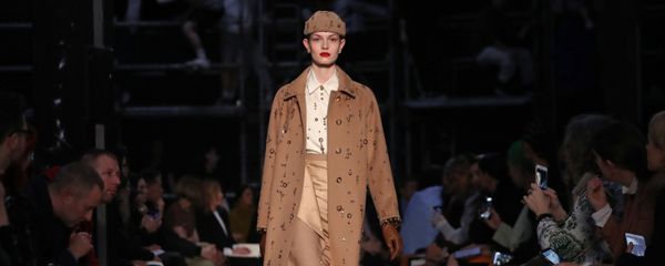 Показ Burberry осень-зима 2019 на Неделе Моды в Лондоне - Sputnik Азербайджан