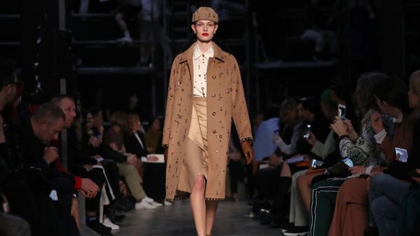 Показ Burberry осень-зима 2019 на Неделе Моды в Лондоне - Sputnik Азербайджан