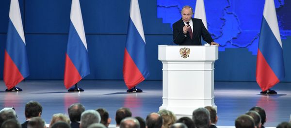 Президент РФ Владимир Путин выступает с ежегодным посланием Федеральному Собранию - Sputnik Азербайджан