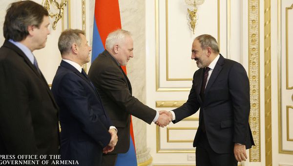 Премьер-министр Армении Никол Пашинян встретился с посредниками Минской группы ОБСЕ по Карабаху (20 февраля 2019). Еревaн - Sputnik Азербайджан