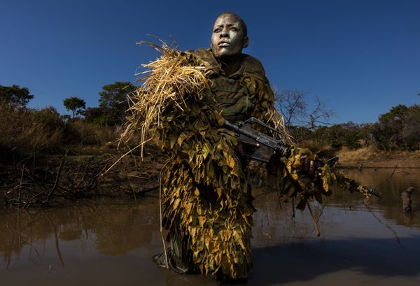 Снимок Akashinga - the Brave Ones фотографа Brent Stirton, ставший номинантом конкурса World Press Photo 2019  - Sputnik Азербайджан