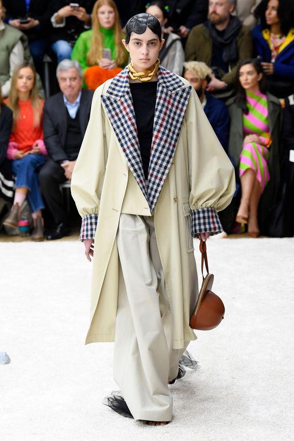 Показ JW Anderson осень-зима 2019 на неделе моды в Лондоне - Sputnik Азербайджан