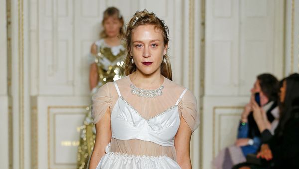 Американская актриса Хлое Севиньи на показе Simone Rocha осень-зима 2019 - Sputnik Азербайджан