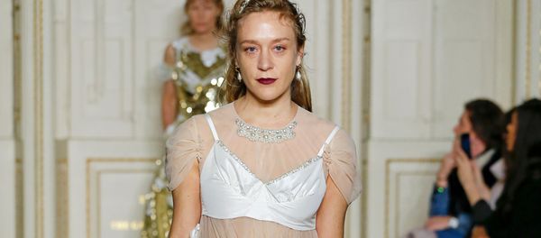 Американская актриса Хлое Севиньи на показе Simone Rocha осень-зима 2019 - Sputnik Азербайджан