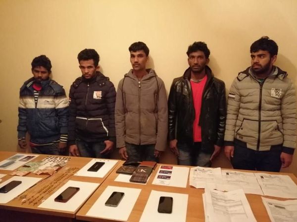 Пограничники продолжают ловить иностранцев-нелегалов с поддельными документами - Sputnik Азербайджан