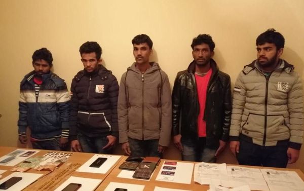 Пограничники продолжают ловить иностранцев-нелегалов с поддельными документами - Sputnik Азербайджан
