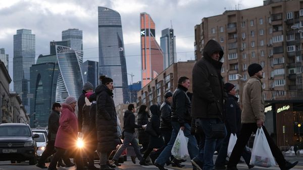 Пешеходный переход на Большой Дорогомиловской улице в Москве - Sputnik Азербайджан