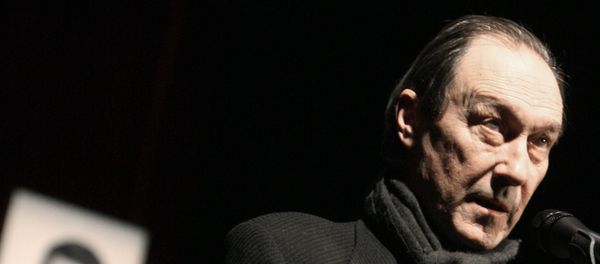 Актер Олег Янковский во время церемонии прощания с народным артистом России Александром Абдуловым в театре Ленком (2008) - Sputnik Азербайджан