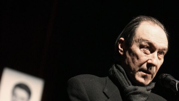 Актер Олег Янковский во время церемонии прощания с народным артистом России Александром Абдуловым в театре Ленком (2008) - Sputnik Азербайджан