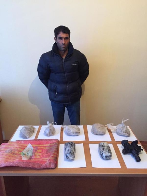 Прибор ночного видения наркодельцам не помог: шайку взяли по следам на границе - Sputnik Азербайджан