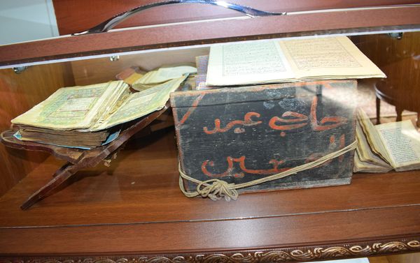Экспонаты музея находящегося в Белой мечети - Sputnik Азербайджан